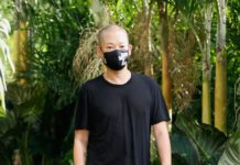 Оранжевые костюмы и рубашки с принтами: показ Jason Wu на Неделе моды в Нью-Йорке