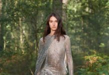 Очень высокие сапоги и тренчи из денима и кожи в коллекции Burberry SS21