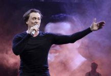 «Какая красота, гулять в лесу!»: Безруков в футболке и Матисон в сапогах и джинсах сходили по грибы