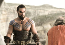 Такой большой, а все играется: Джейсон Момоа развлекается с папарацци