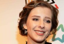 Лиза Арзамасова поделилась чувственными кадрами со своим «экранным папой» Андреем Леоновым