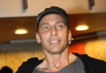 «Матери плохо»: брат Тарзана заявил о плохом состоянии родительницы стриптизера после его измены