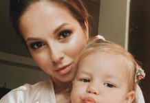 Три поколения семьи: Нюша с дочкой Симбой на руках позировала вместе с мамой