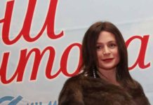 Разочарование «Кинотавра»: Фандера появилась на дорожке в мешковатом платье не по размеру