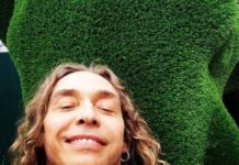 «Господа-организаторы грязной пены»: Тарзан обвинил телеканалы в незаконном распространении личной информации