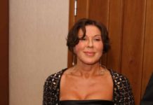 «Интеллигенция давно покинула вас»: дочь Успенской разместила фото мамы в леопардовом купальнике