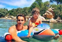 «Осваиваем подарочки»: Гарри Галкин на электросамокате устроил гонки по замку родителей