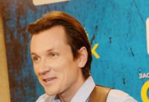 «Деньги кончились на самоизоляции»: Мясников из «Уральских пельменей» с женой стали штукатурами