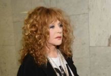 Кира Прошутинская поделилась уникальным кадром пятнадцатилетней Аллы Пугачевой за роялем