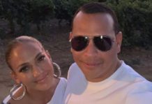 Гардероб в отпуск: все выходы Дженнифер Лопес во Франции