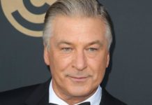 Пополнение в семье: жена 62-летнего Болдуина показала первое фото с новорожденным малышом