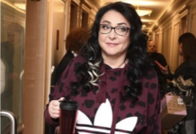 «Можно и поправиться»: Лолита блеснула постройневшими формами в обтягивающем комбинезоне