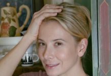 Lady in white: Высоцкая появилась на Каннском кинофестивале в стильном классическом костюме