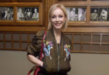 «Совпадает с моим собственным ощущением»: Зудина предстала на фото с красными волосами