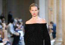 Монохромные образы на показе Max Mara в Милане