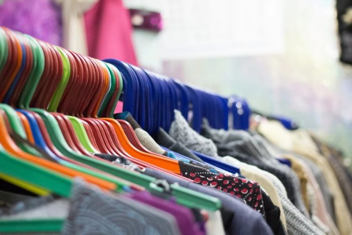 Секонд-хенд с брендовыми вещами Секонд-хенд с брендовыми вещами