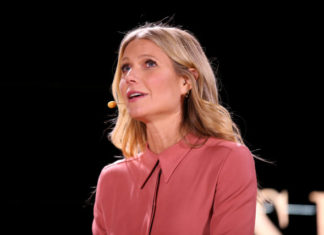 Ууупс: Гвинет Пэлтроу раскритиковали за абсолютно голое фото