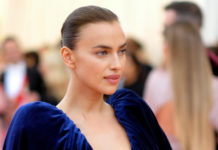 В перерывах между показами: Ирина Шейк гуляет с дочкой