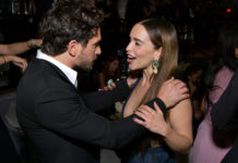 «Здесь так же жарко, как на бикрам-йоге!»: 5 шуток церемонии «Эмми», которые вы могли пропустить!