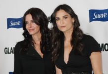 Как близнецы! Деми Мур выложила фото с Кортни Кокс