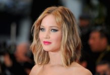 Звезды «Голодных игр» снова вместе! Дженнифер Лоуренс и Джулиана Мур встретились на Неделе моды в Париже