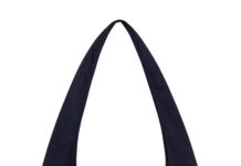 От свитшотов до шоперов: Cosmoscow выпустили капсульную коллекцию одежды