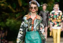 Питоновая юбка мечты на показе Dolce & Gabbana. Смотри все шоу здесь!