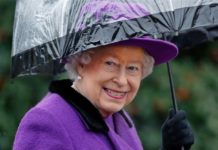 В стиле Елизаветы II: зонты, как у всей королевской семьи, стоят меньше двух тысяч рублей