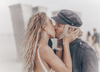 Эксклюзив. Сколько стоит свадьба на фестивале Burning Man?