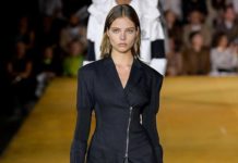 Мы в восторге! Алеся Кафельникова на показе Burberry