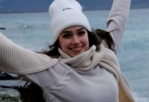 Алина Загитова предстала на «Ледниковом периоде» в розовом платье бэби-долл с конским хвостом