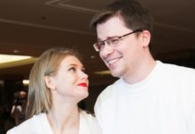 Очень крутой! Как Гарик Харламов отреагировал на постельные сцены жены в фильме «Текст»