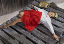 Чёрная худи и оверсайз футболка, которые не захочется снимать: TSCH представил новую коллекцию одежды