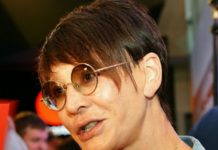 Хакамада показала, как выглядит без очков, и кое-кто был сильно удивлен зрелищу