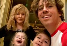 Лиза Галкина в джинсах-бойфрендах и футболке с граффити предстала в компании брата