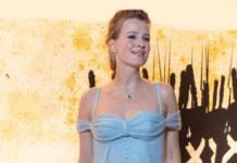 «Ультрамодный образ»: Софья Эрнст засветилась на красной дорожке в серебристом платье