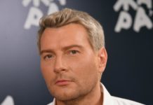 «Моя Королева»: Басков запечатлелся с красавицей-мамой, облаченной в белую шубку