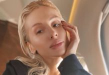 Лобода в прозрачном бикини позировала в ванне с лепестками роз