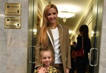 «Мой птенчик!»: Татьяна Навка запечатлела подросшую дочку в белом платье с кружевом