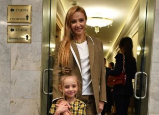 «Мой птенчик!»: Татьяна Навка запечатлела подросшую дочку в белом платье с кружевом