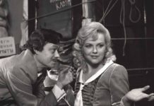 «Она может стать хорошей певицей»: внучка Яковлевой в первый раз взяла в руки гитару