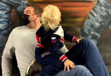 «Детям прикольно»: сын Собчак в спортивном костюме Bosco отметился в музее иллюзий