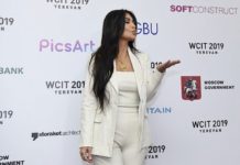 Ким Кардашьян выступила на форуме в Ереване! Собрали самое важное