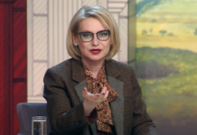 «Ничего, если виден – это модно»: как теперь носят свитер с курткой, объяснила Хромченко