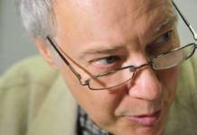 Владимир Конкин слег в своей квартире и выгнал оттуда всех родственников после смерти дочери