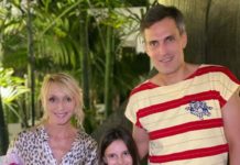 «С любовью!»: Орбакайте в костюме винного цвета прокатилась на корабле с внучкой Пугачевой