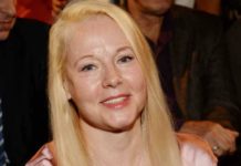 Елена Кондулайнен после инсульта передвигается с помощью специальных ходунков