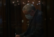 Сменил прическу: первый «выход в свет» Михаила Ефремова после объявления приговора