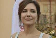 «Соблазн в чистом виде»: 42-летняя Климова засветила пышный бюст в дерзком декольте