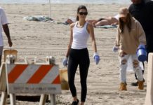 Берем пример! Кендалл Дженнер и Хлоя Кардашьян очистили пляж от мусора